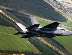 世俱杯直播-乔治神兵天降！凯尔特人第三节一波流摧毁新疆防线