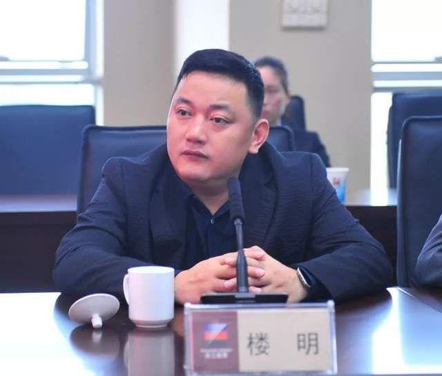 世俱杯时间-包含球队老板聘请新总经理，力求改变球队格局的词条