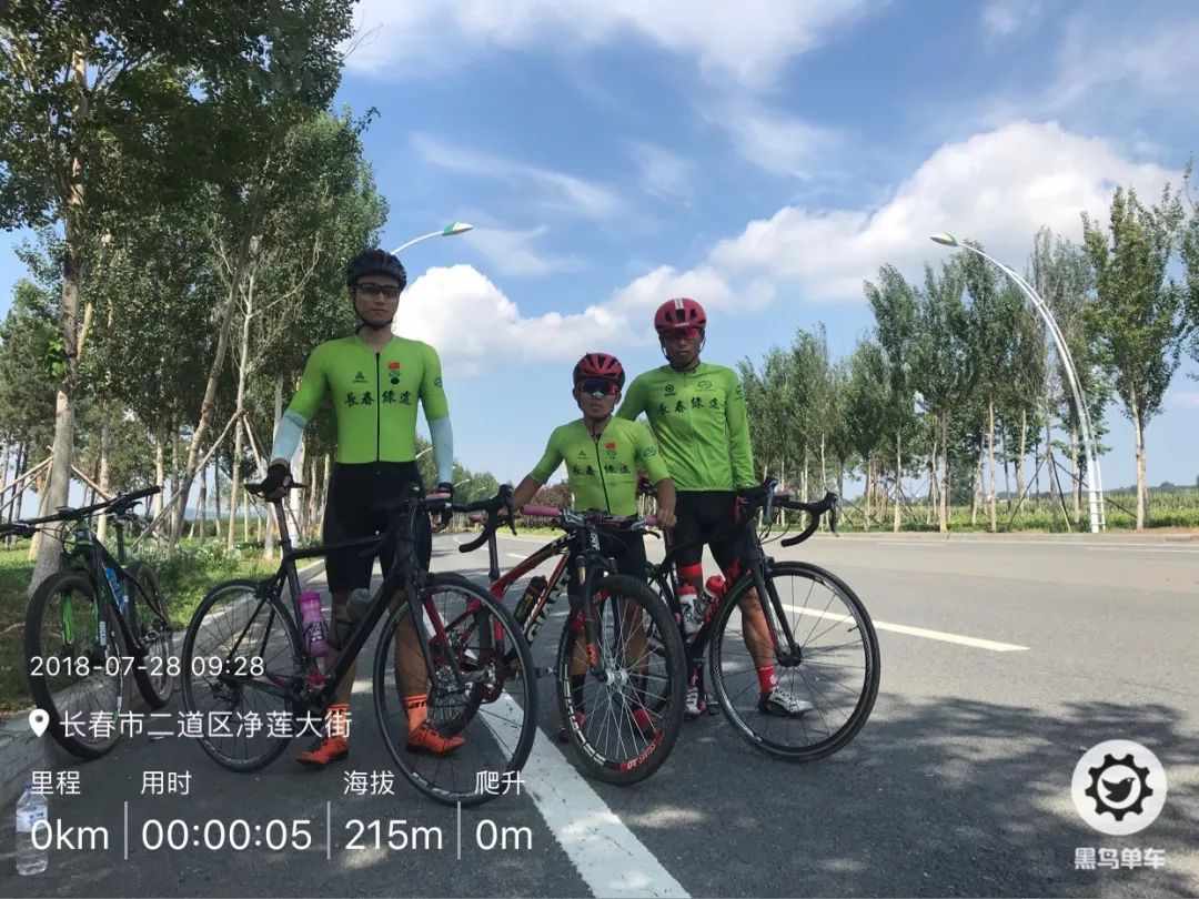 世俱杯改制-深圳队面临激烈比拼,全队一同奋斗争胜