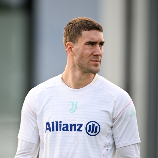 世俱杯参赛资格-弗拉霍维奇点燃赛场，里昂粉碎挪威